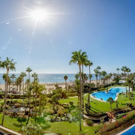 Puerto Banus Beachfront Private Pool Apartment *